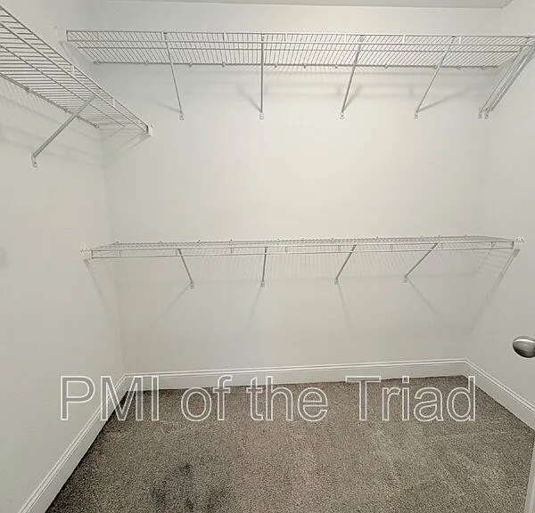 2974 York Place Dr — Photo 12