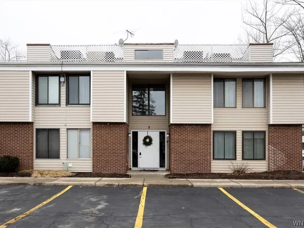 3 Southcreek Ct, East Amherst, NY 14051