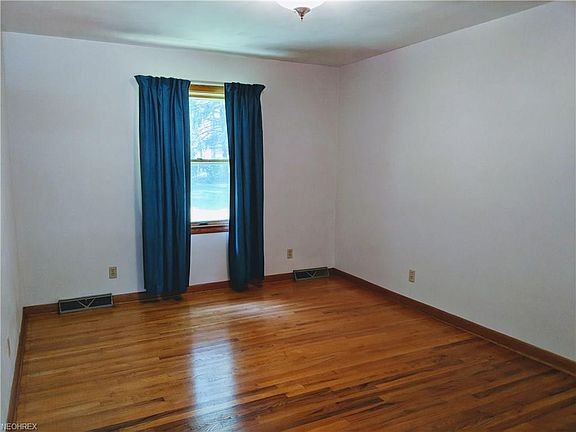 5th image of 3560 Denver Ave