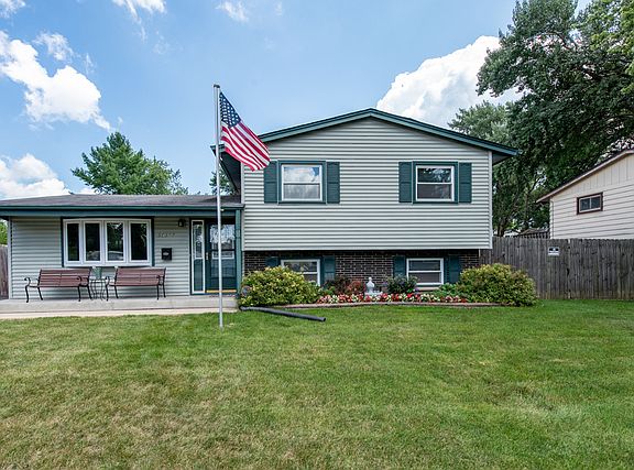 2nd image of 36377 N Edgewood Dr