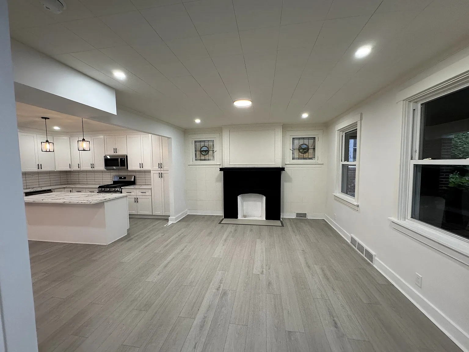 4 bed, 2.5 bath, 1766 sqft, $2,000 — Photo 3