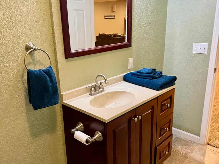 516 E Apache St — Photo 10