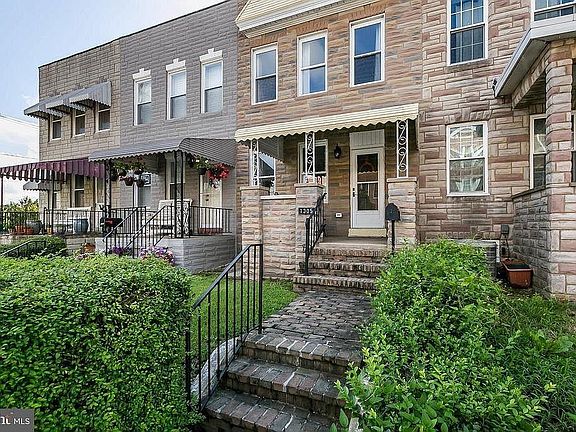 Bright 16' Townhouse!