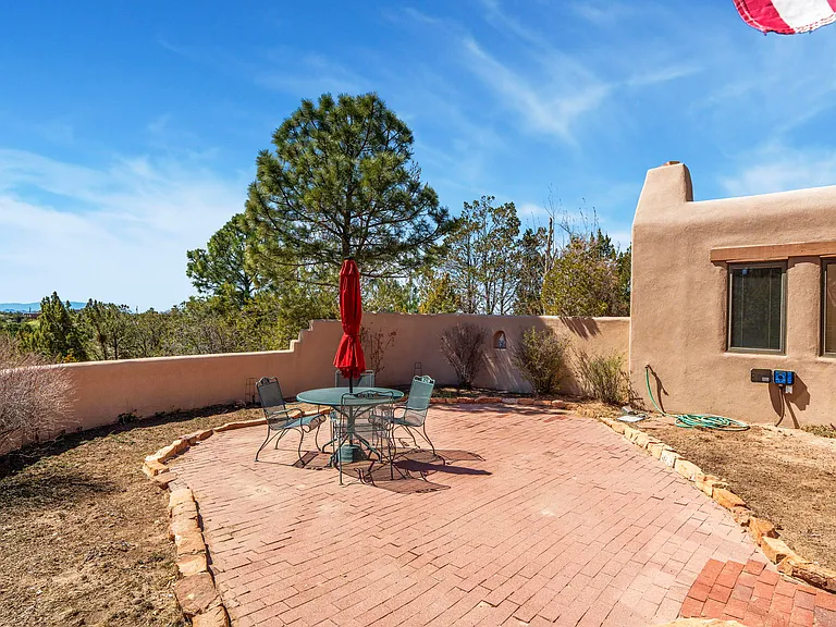 Exterior / Back / Dining Table