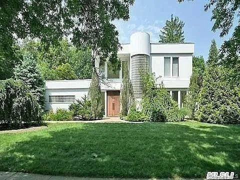 67 Parkway Dr — Photo 2