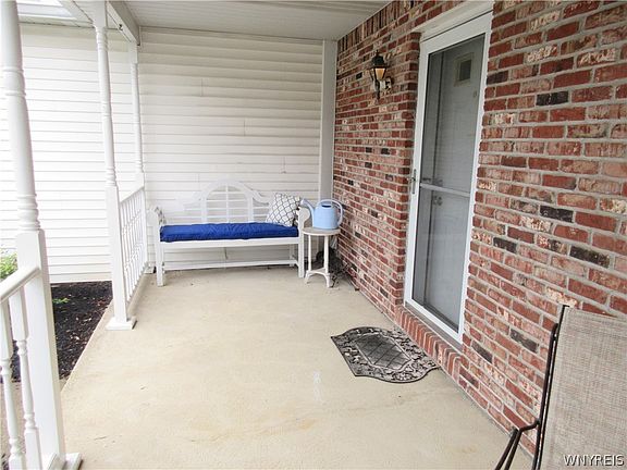3rd image of 6029 Quaker Hollow Rd APT 3