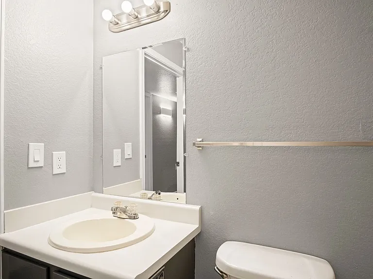 Cameron Villa — Photo 21