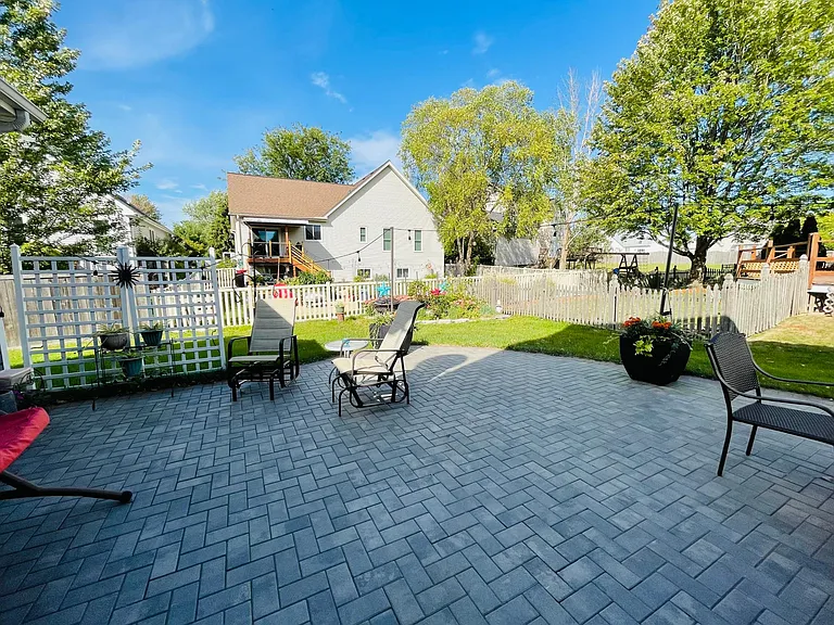 1675 McDowell Ave — Photo 25