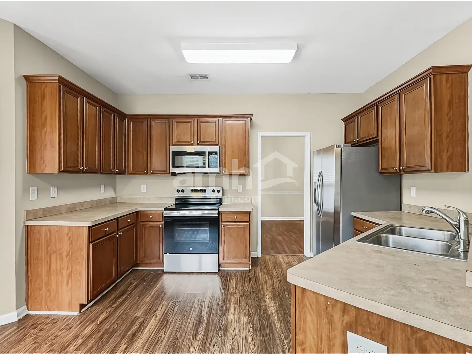 4 bed, 2.5 bath, 2372 sqft, $2,510 — Photo 4