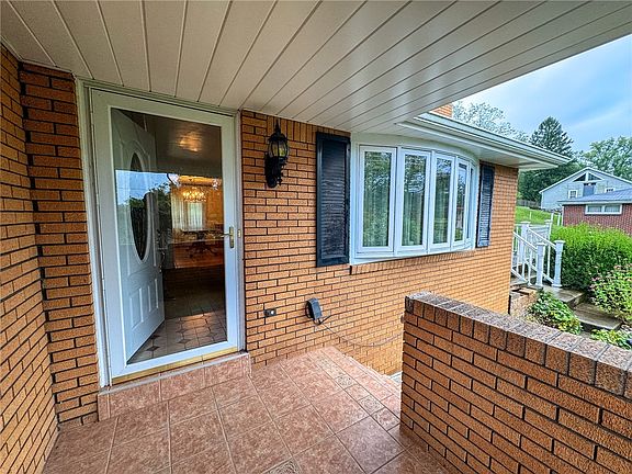 3rd image of 8048 Gladstone Dr