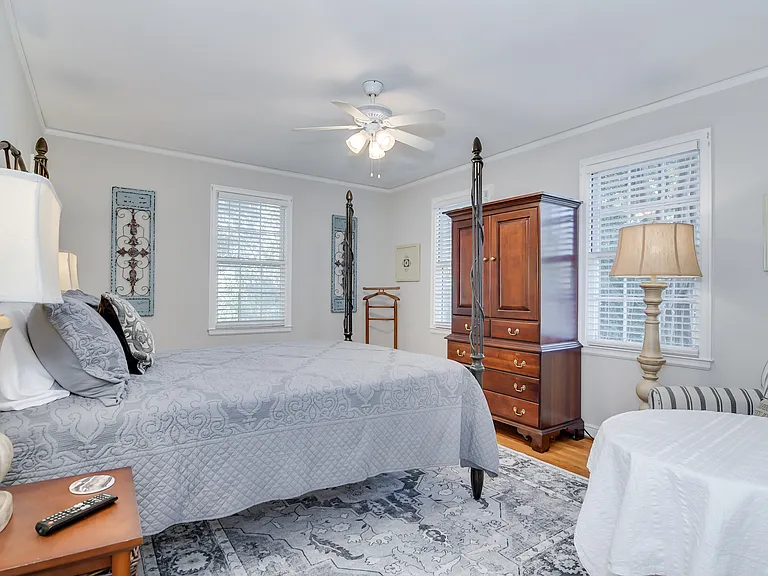 2631 Oakland Ave — Photo 26