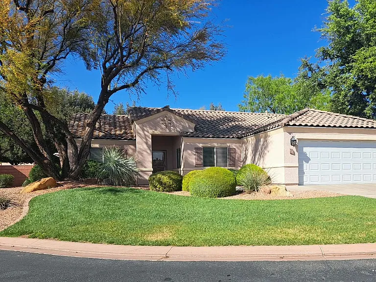 1173 W Snow Canyon Pkwy #4 — Photo 1