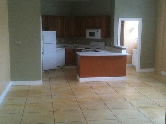3rd image of 1030 Shelby St APT B
