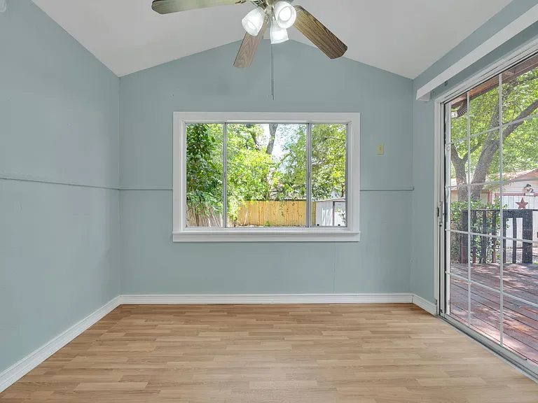 317 Frost St — Photo 14