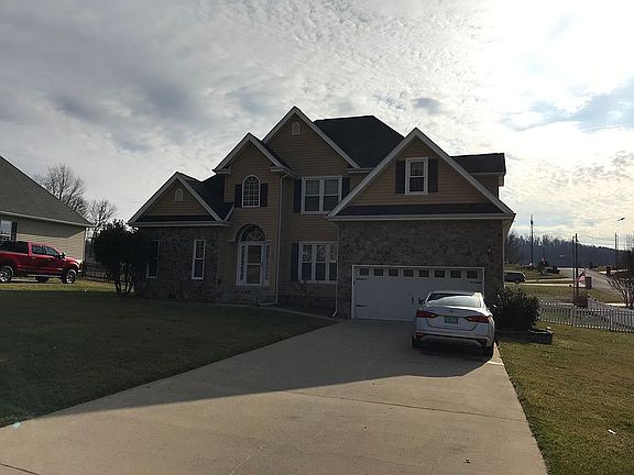 3rd image of 202 Olde Farm Dr