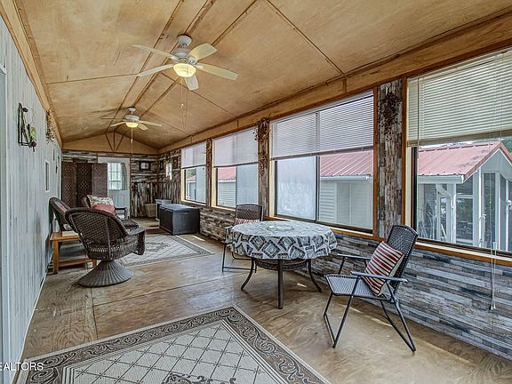 3rd image of 1019 Kildee St