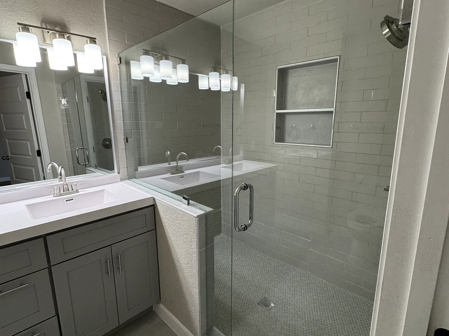 3 bed, 1903 sqft, $2,700 — Photo 2