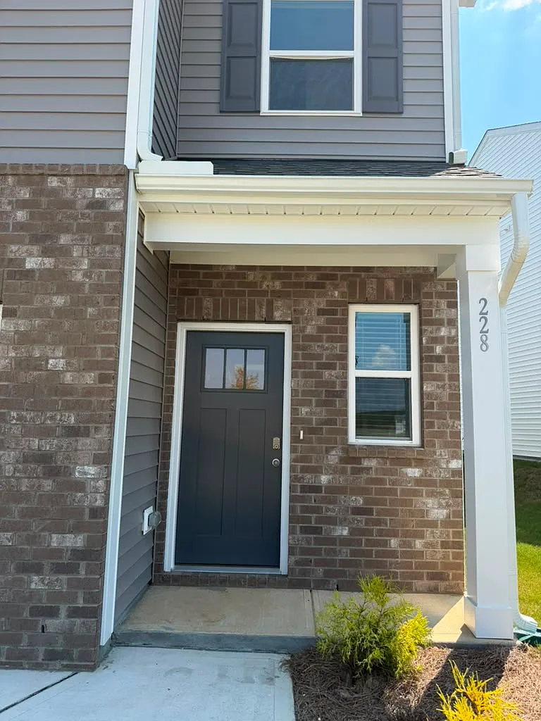 3 bed, 2.5 bath, 1749 sqft, $1,895 — Photo 3