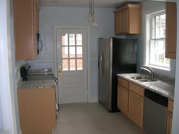 3rd image of 4109 W Franklin St