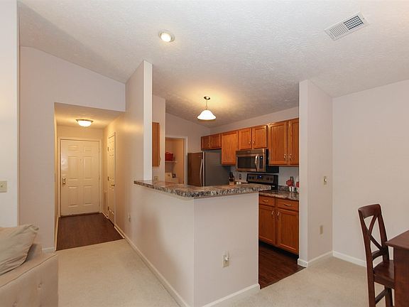 3rd image of 8224 Glenwillow Ln Unit 207