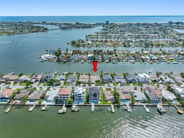 11220 9th St E, Treasure Island, FL 33706