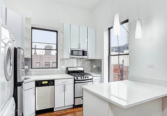 2nd image of 321 W 94th St APT 2NW
