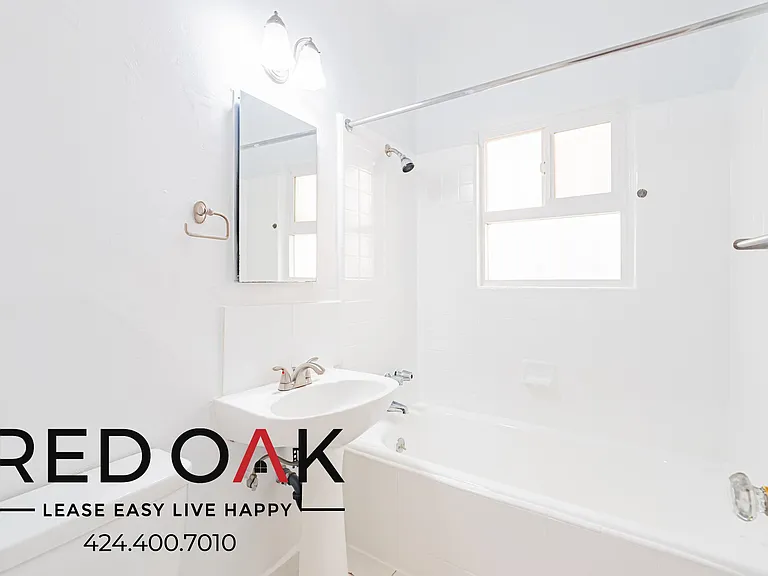 660 S Cochran Ave #108 — Photo 11