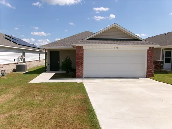 608 Christy Dr, Muskogee, OK 74403