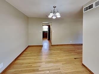 3rd image of 1371 Ferndale Ave