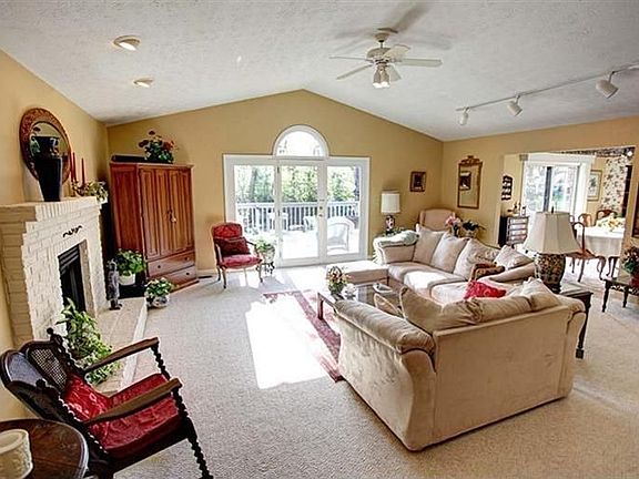 3rd image of 360 Winterset Dr