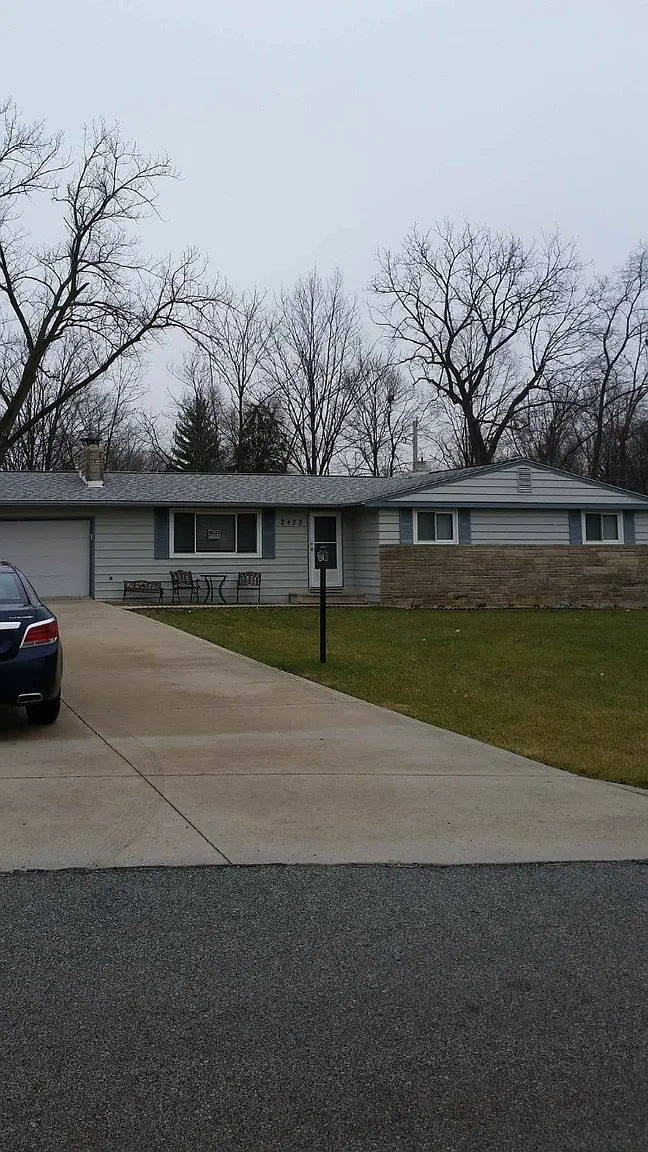2403 Parkcrest Dr photo 1