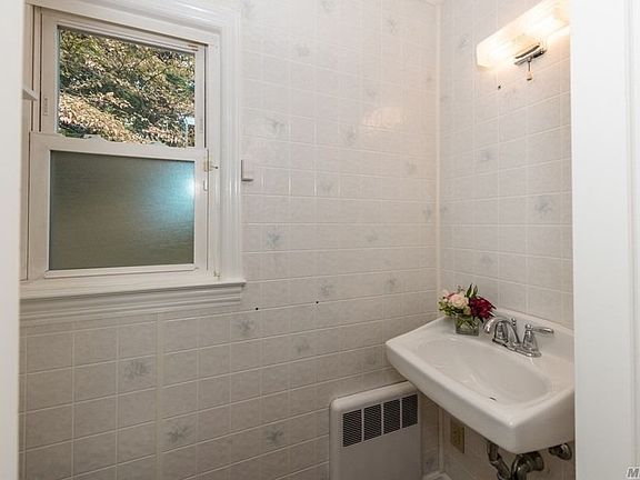 4th image of 9 Tanglewood Ct
