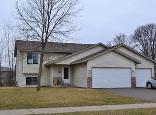995 Marigold Dr S, Cambridge, MN 55008