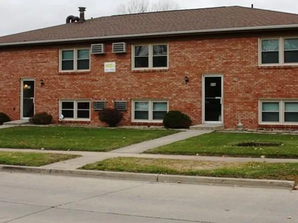 806 Arcadia Dr, Bloomington, IL 61704