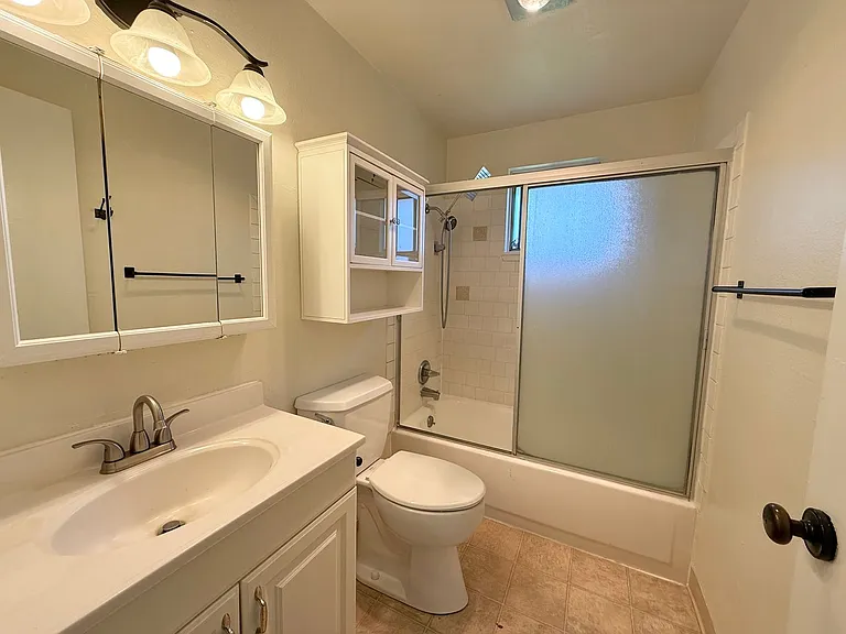 5925 SW Main Ave #1-6 — Photo 13