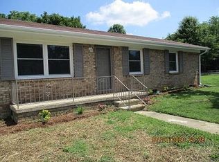 210 E McAden St, Graham, NC 27253