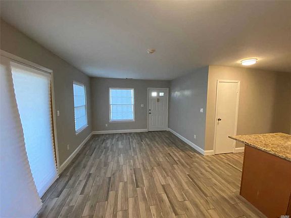 4th image of 358 Artist Lake Dr