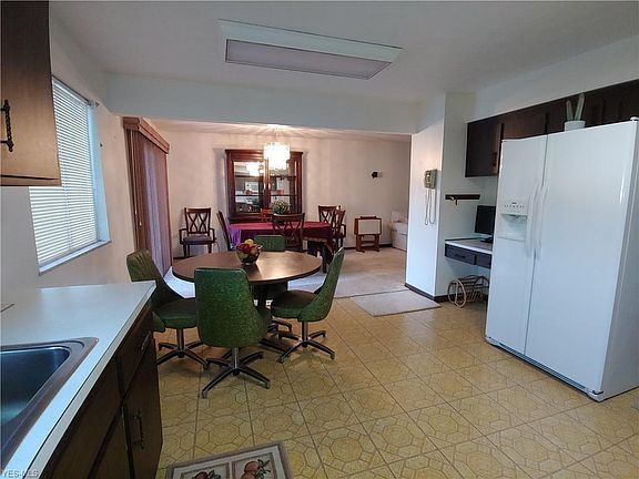 5th image of 6421 S Park Blvd