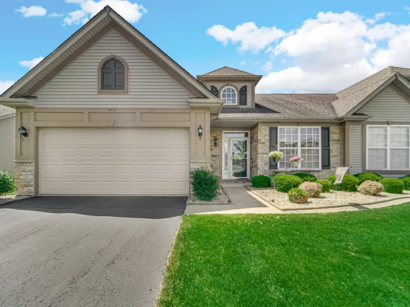 940 Flagstone Dr, Dyer, IN 46311