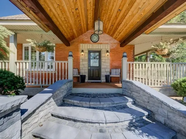 875 Safari Rd, Hamilton, ON L8B 1S4