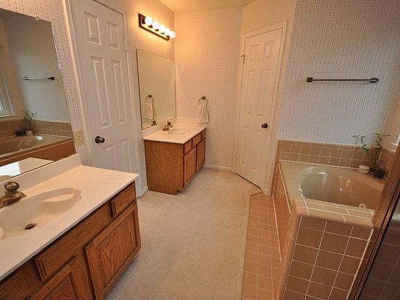 4th image of 12215 Brook Meadows Ln