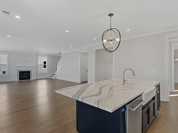 5th image of 2019 Riverbend Dr