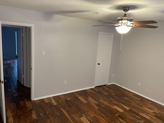 2nd image of 955 Park Meadow Dr