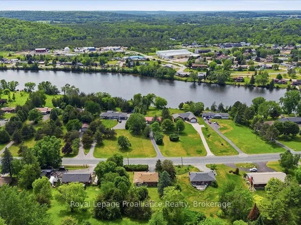 68 Riverside Pkwy, Quinte West, ON K0K 2C0