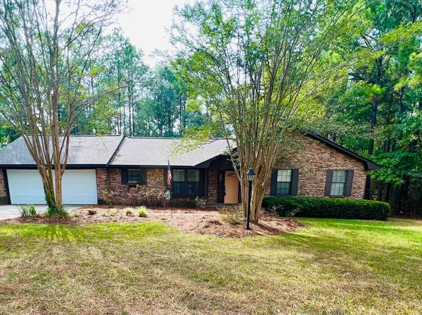 68 Lake Estates Dr S, Hattiesburg, MS 39402