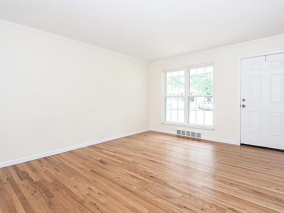 3rd image of 9704 Jackie Ln