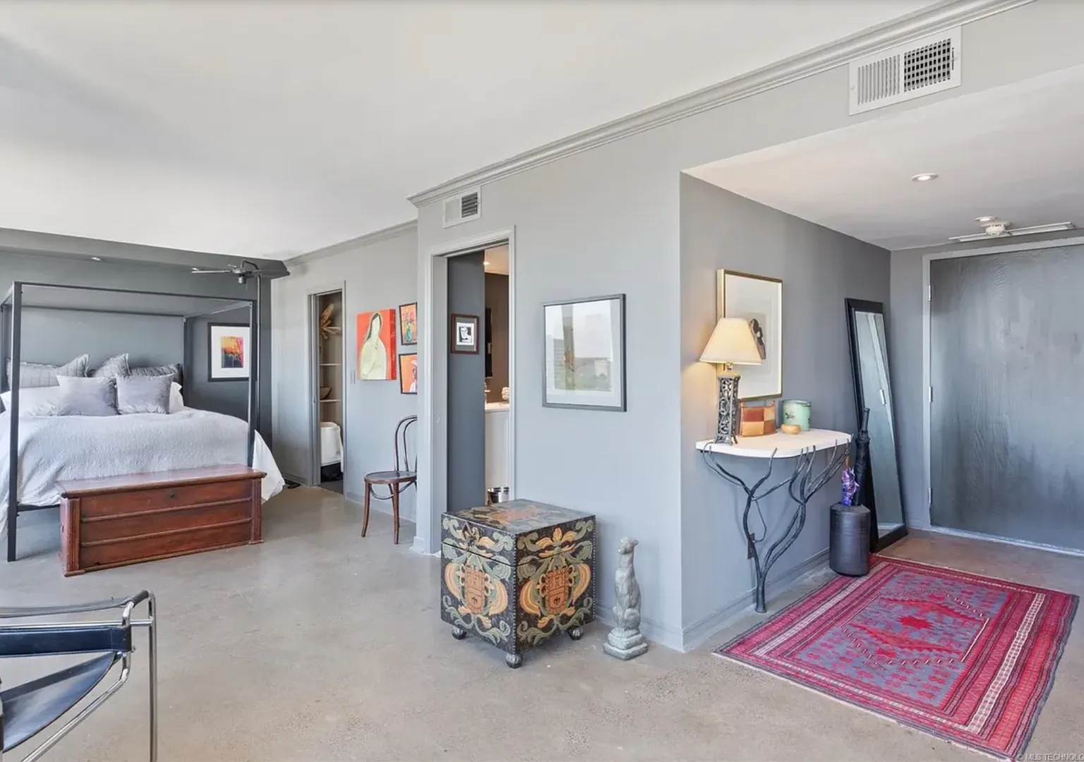 Utilities included! Downtown Tulsa High-Rise Living with Incredible Views! — Photo 4