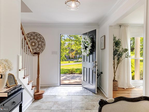 4th image of 9409 Fairpine Ln