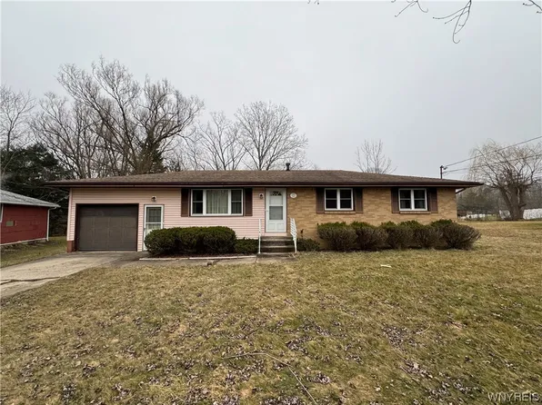 9443 Steffi Dr, Angola, NY 14006