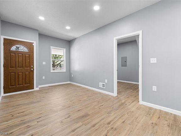 3rd image of 3929 Riverside Ave